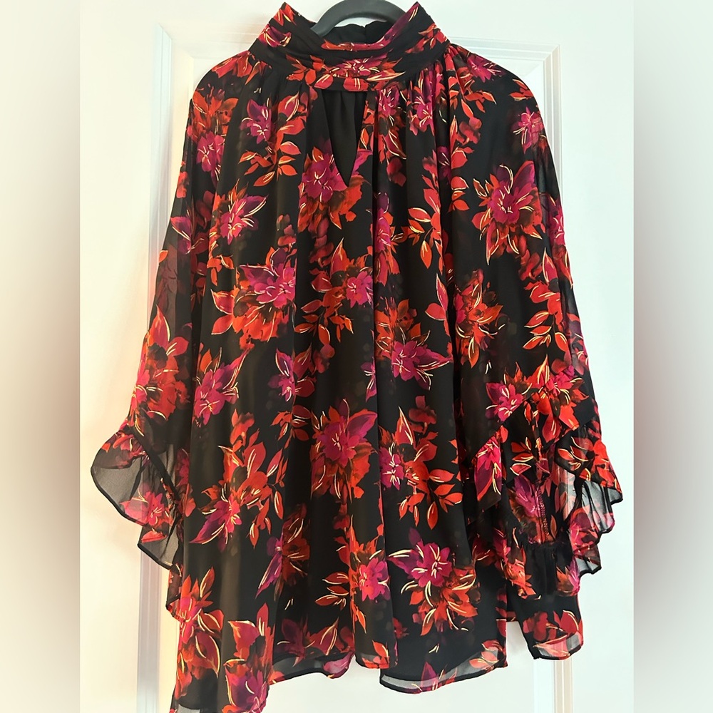 Vince Camuto | Flutter-Sleeve Raglan Keyhole Blouse | Floral | 2X